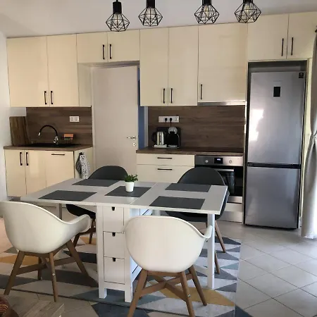 Panorama Apartment *